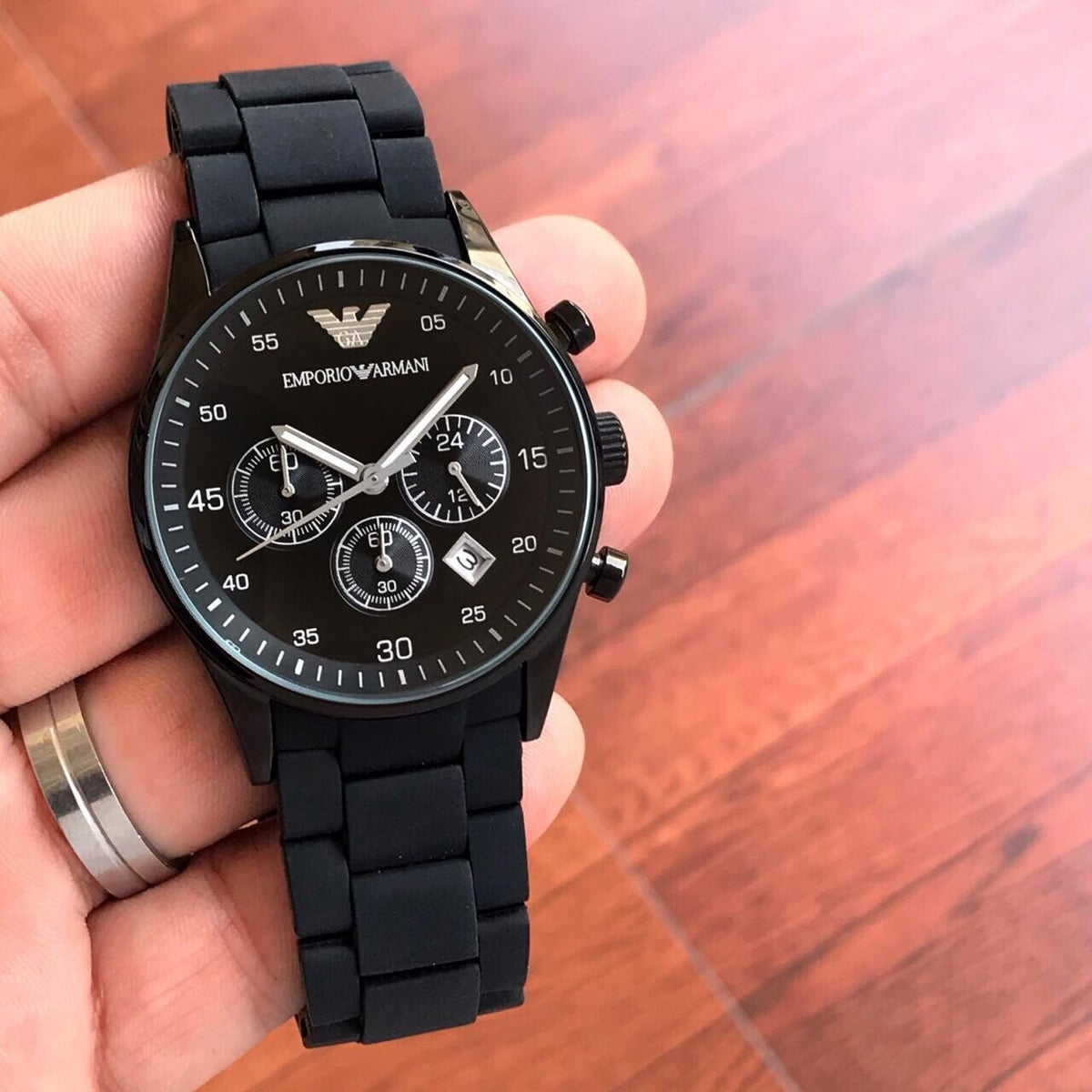 Royal Armani Round Dial Quartz Analog Men's Watch